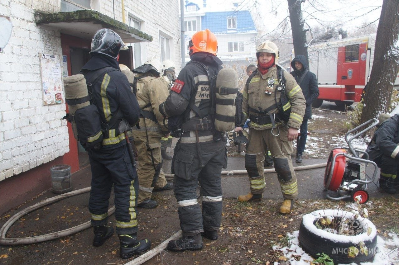 В Йошкар-Оле сгорели 3 сарая, расположенные в подвале жилого дома - ГТРК