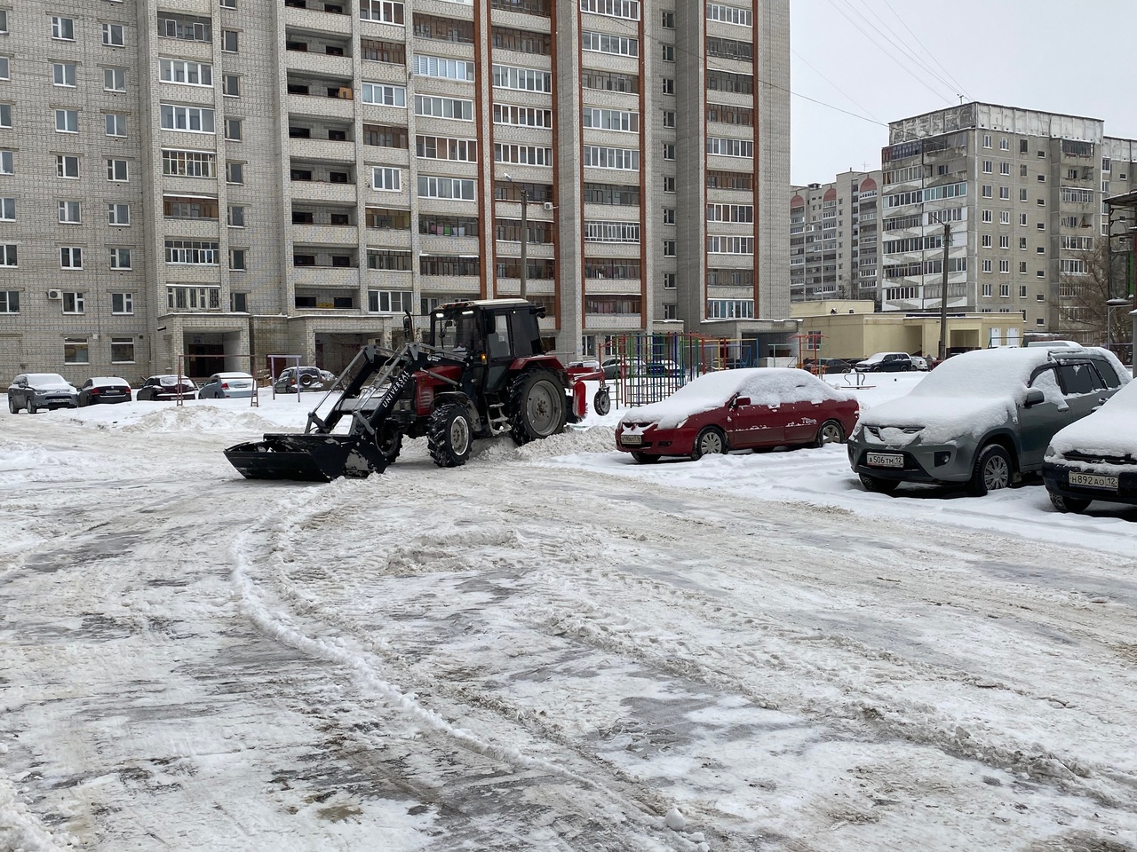 В Йошкар-Оле выявлены недоработки управляющих компаний в расчистке дворов от снега