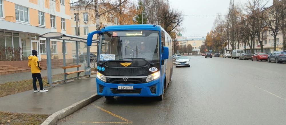 В Йошкар-Оле два пассажира автобуса получили травмы из-за резкого торможения 