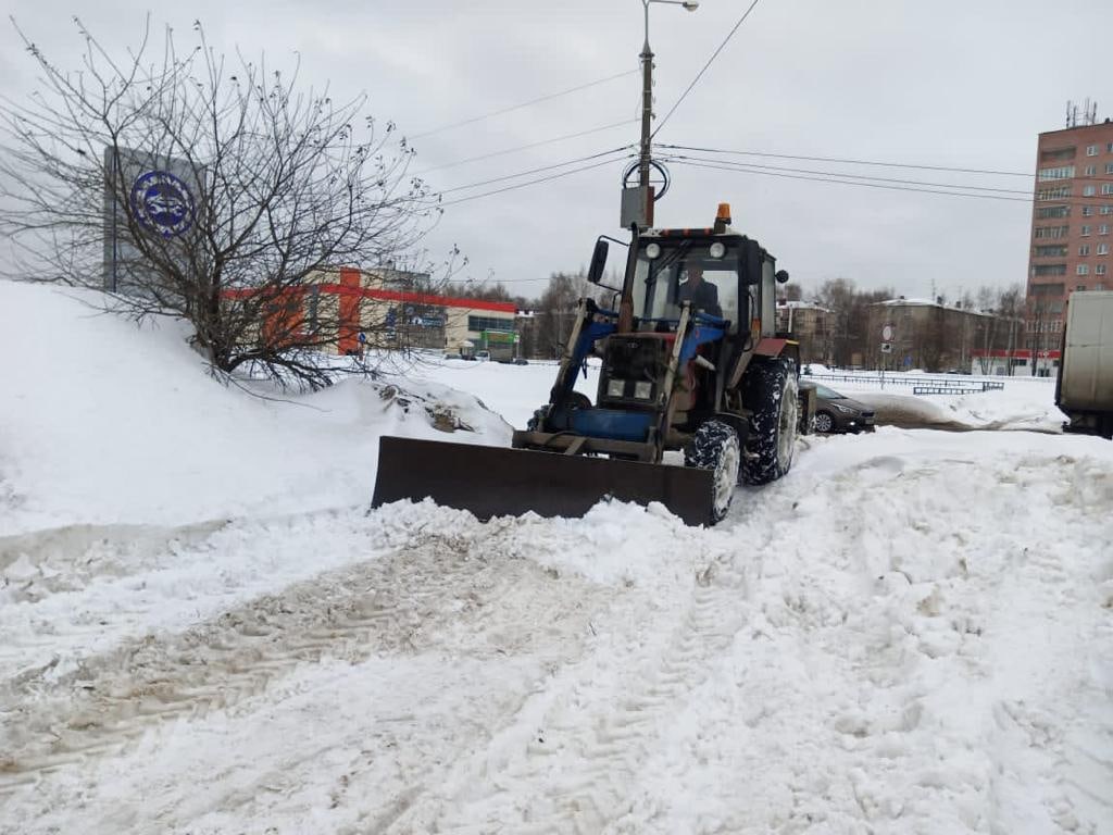 Вывоз снега со двора. Уборка снега заводы. Вывозим снег со двора на мотоблоке. Вывозим снег на мотоплуге. Директор МУП Водоканал Йошкар-Ола.