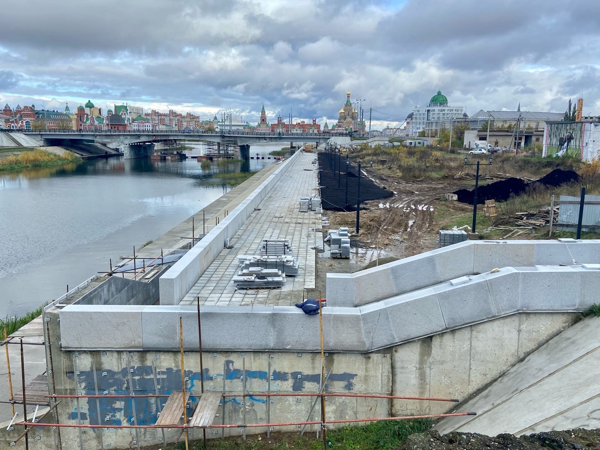 В Йошкар-Оле продолжается реконструкция набережной реки Малой Кокшаги