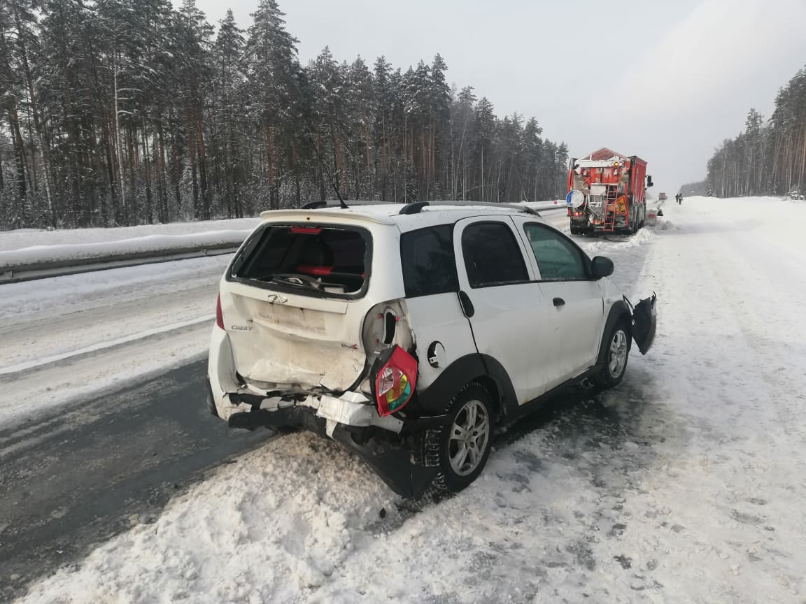 Новости марий эл сегодня происшествия. Авария в Марий Эл на Казанском тракте. Авария на трассе Йошкар Ола. Авария на Казанском тракте вчера в Марий Эл. ДТП 11 февраля 2021 Марий Эл с Ларгусом.