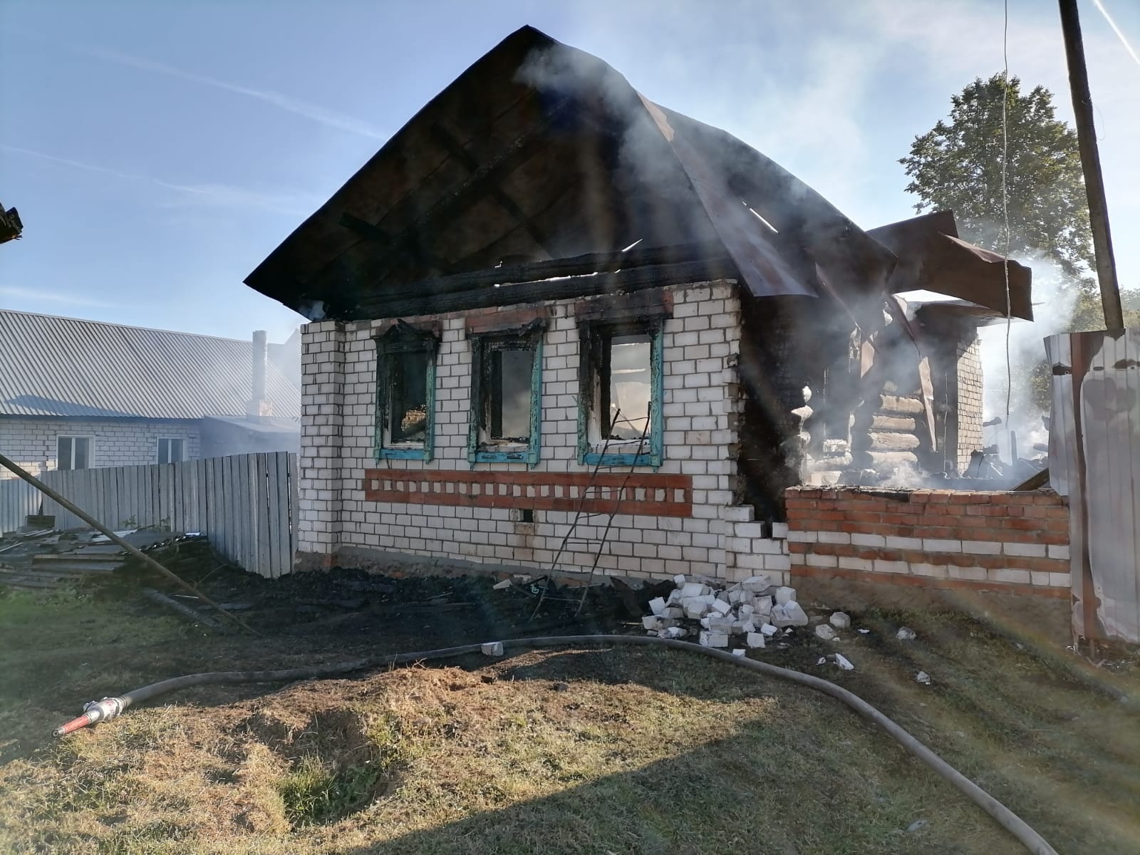В Марий Эл из-за поджога сгорело частное хозяйство в Горномарийском районе