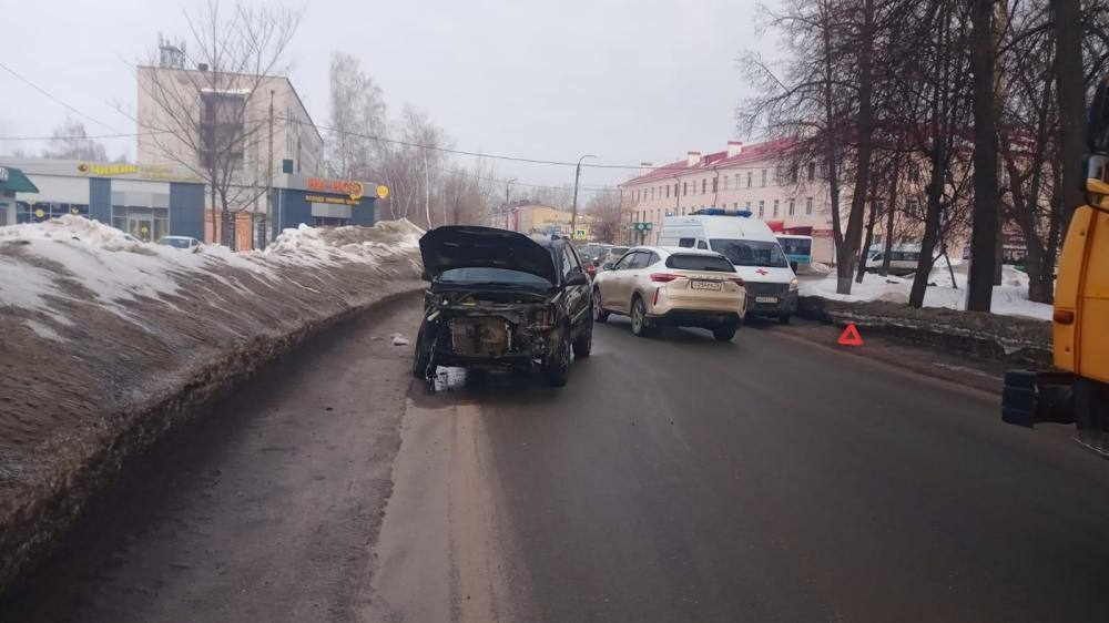 Два человека получили травмы в аварии в Волжске