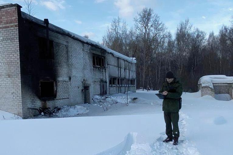 Во время пожара на заброшенной ферме в Волжском районе погиб мужчина