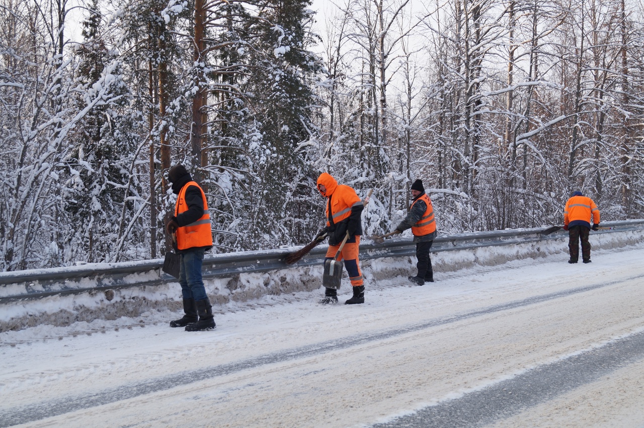 Дорожные службы Марий Эл ведут очистку трасс от снега и льда