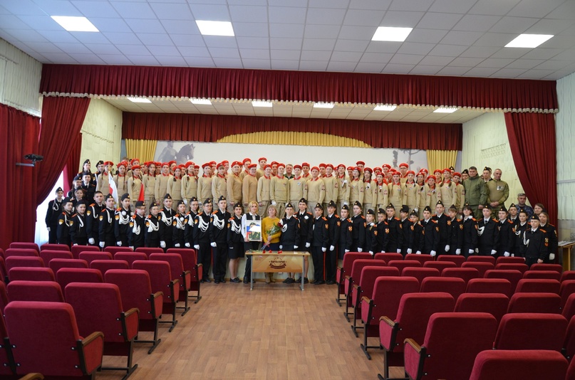 В средней школе №19 Йошкар-Олы открыли Парту Героя