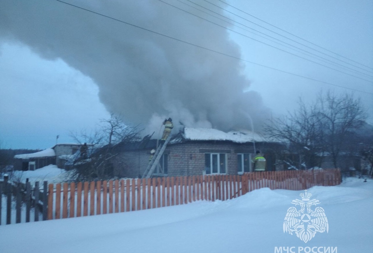 В деревне Люльпаны Медведевского района горел двухквартирный дом