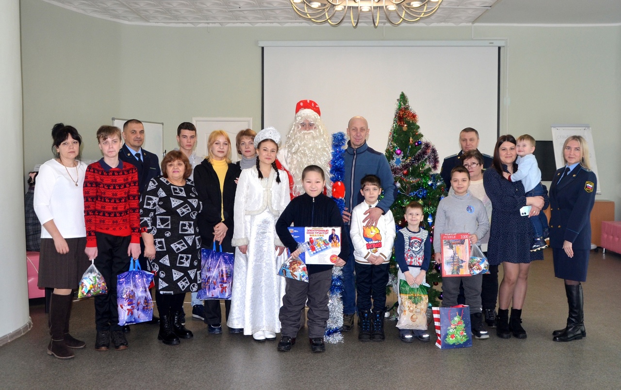 Судебные приставы Марий Эл поздравили детей из новых регионов России