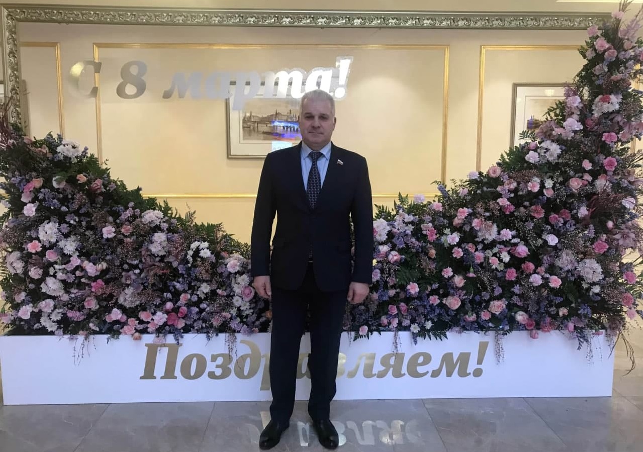Сенатор Сергей Мартынов поздравляет женщин Марий Эл с 8 марта 