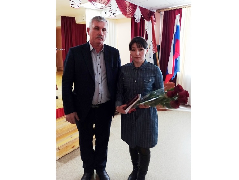 В Волжском районе родным погибшего в ходе СВО Руслана Александрова передали орден Мужества 