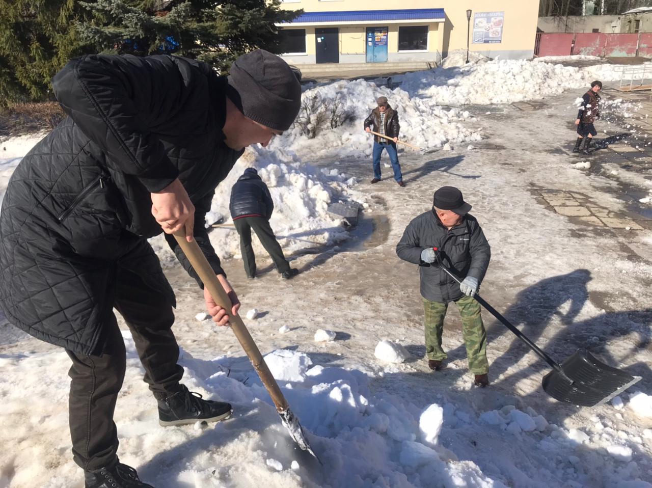 В Йошкар-Оле продолжаются работы по уборке территорий после зимнего сезона  - ГТРК