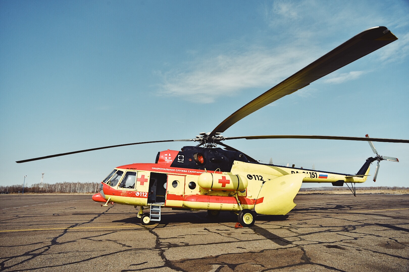 Сан авиация. Вертолет ми-8 санавиации. Медицинский вертолет ми-8. Ансат вертолёт санавиация. Санитарный вертолет ми-8.