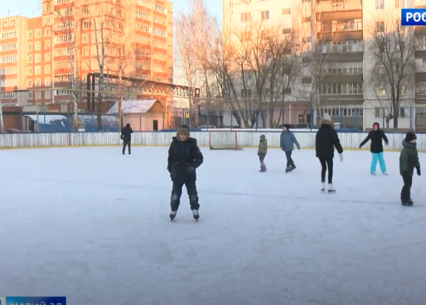 Каток в йошкар оле. Каток у ДК Ленина Йошкар-Ола. Парк Победы Йошкар-Ола каток. Дворец молодежи Йошкар Ола каток. Каток на площади Ленина Йошкар-Ола.