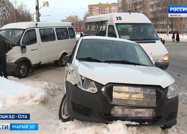 Такси йошкар ола дешево. Авария такси в Йошкар Оле. ДТП БМВ И такси Йошкар-Ола 2019. Такси Йошкар-Ола отзывы.